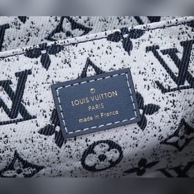 Средняя сумка LV Onthego Сэрф-эффект Monogram на джинсовой ткани 