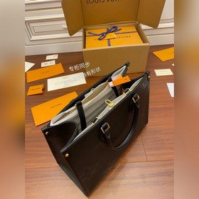Сумка LV Тоут Модель： M45595 Материал： итальянская кожа класса A.