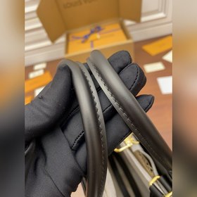 Сумка LV Тоут Модель： M45595 Материал： итальянская кожа класса A.