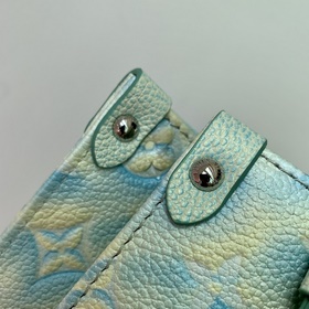 LV Модель M46270 с тиснением, зеленый  Onthego, маленькая сумка