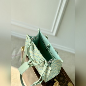 LV Модель M46270 с тиснением, зеленый  Onthego, маленькая сумка