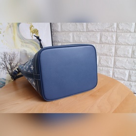 LV Модель： 59606 Petit Noé Изготовлена из джинсовой ткани с эффек