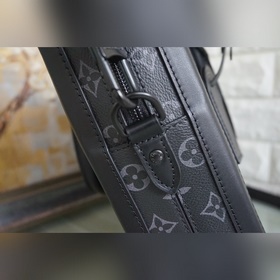 LV Модель 44952 Мягкий чемодан . Чемодан прямоугольной формы из т