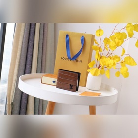 LV Multiple Кошелек Модель M81830 Короткий кошелек Этот кошелек,
