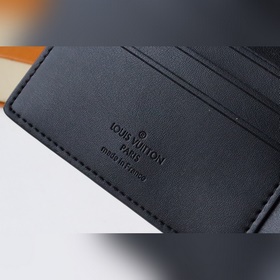 LV Multiple Кошелек Модель M81830 Короткий кошелек Этот кошелек, 
