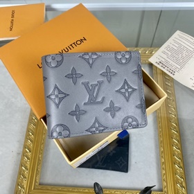 LV MULTIPLE Кошелек Модель M81383 Этот кошелек Louis Vuitton Mult