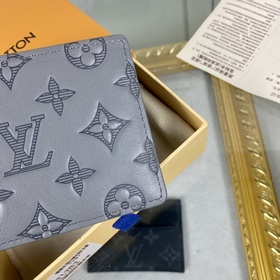 LV MULTIPLE Кошелек Модель M81383 Этот кошелек Louis Vuitton Mult