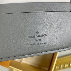 LV MULTIPLE Кошелек Модель M81383 Этот кошелек Louis Vuitton Mult