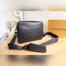 LV Модель 69827 Duo Почтовая сумка На коже Monogram Shadow выбит