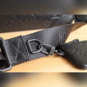 LV Модель 69827 Duo Почтовая сумка На коже Monogram Shadow выбит