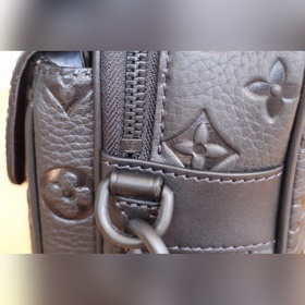 LV Модель： 58489 S Lock Почтовая сумка Изготовлена из мягкой кож