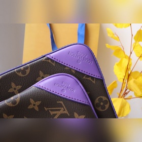 LV Модель M69443 Старый фиолетовый Мужская серия из трех предмет