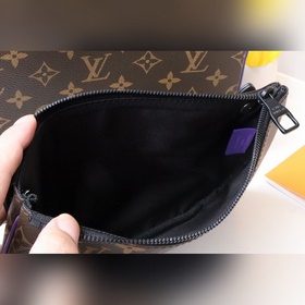 LV Модель M69443 Старый фиолетовый Мужская серия из трех предмет