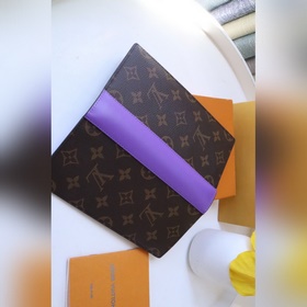 LV Модель M81538 Данная модель кошелька Brazza изготовлен из ткан