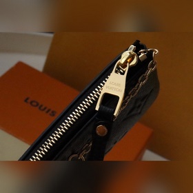 LV ключ, модель M80879, черный Этот брелок для ключей из кожи Mo