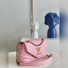 LV NEW WAVE Сумка с цепочкой  Сумка с цепочкой и V-образной стеж
