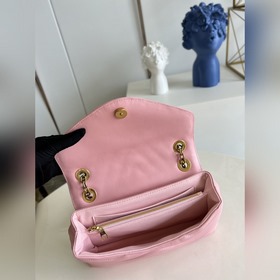 LV NEW WAVE Сумка с цепочкой  Сумка с цепочкой и V-образной стеж