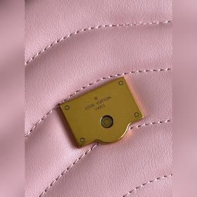 LV NEW WAVE Сумка с цепочкой  Сумка с цепочкой и V-образной стеж