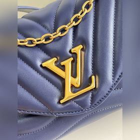 LV NEW WAVE сумка с цепочкой Сумка с цепочкой и V-образной стежк