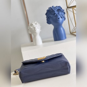 LV NEW WAVE сумка с цепочкой Сумка с цепочкой и V-образной стежк
