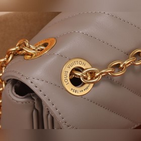LV New Wave маленькая сумка на цепочке Сочетает в себе сумку с це