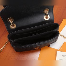LV New Wave маленькая сумка на цепочке Сочетает в себе сумку с це