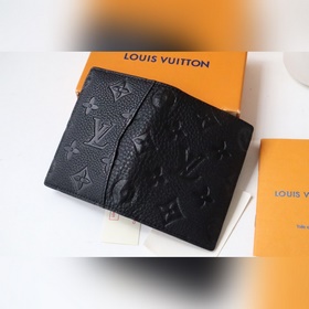 LV Карманный кошелек Модель M69044130 Этот карманный кошелек изго