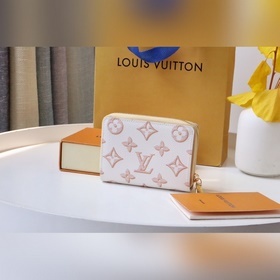 LV Специальная версия кошелька Lou Модель M81527 является частью 