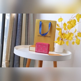LV Специальная версия кошелька Lou модель M81527 является частью