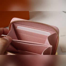 LV Кошелек на молнии, модель M81185  Этот кошелек на молнии изго