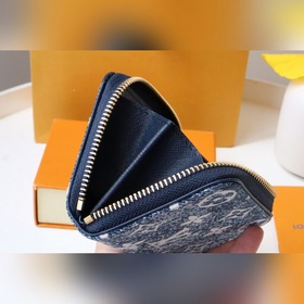 LV Кошелек на молнии, модель M81185  Этот кошелек на молнии изго