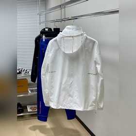 Moncler Монклор Стильная куртка с капюшоном Привлекательная и ярк
