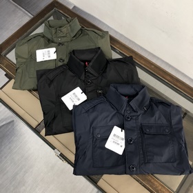 Moncler： популярная куртка-плащ в стиле городской моды. Ткань спе