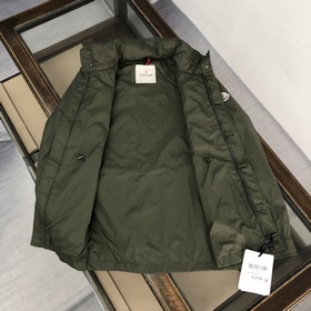 Moncler： популярная куртка-плащ в стиле городской моды. Ткань спе