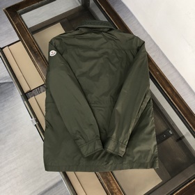 Moncler： популярная куртка-плащ в стиле городской моды. Ткань спе