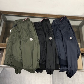 Moncler： популярная куртка-плащ в стиле городской моды. Специальн