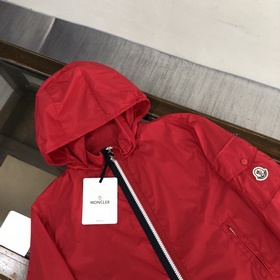 Moncler (Монкл) &nbsp;Куртка с капюшоном (капюшон можно спрят