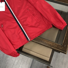 Moncler (Монкл) &nbsp;Куртка с капюшоном (капюшон можно спрят