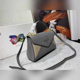 Новая модель сумки Prada с капюшоном, номер модели： 2125 # Кожа с