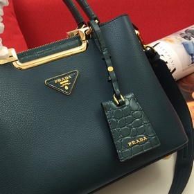 PRADA Сумка Модель： 66152 Изготовлена из импортной телячьей кожи 