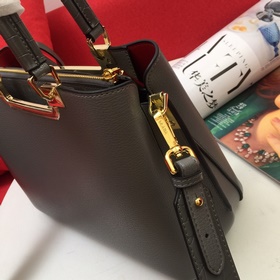 PRADA Сумка Модель： 66152 Изготовлена из импортной телячьей кожи 