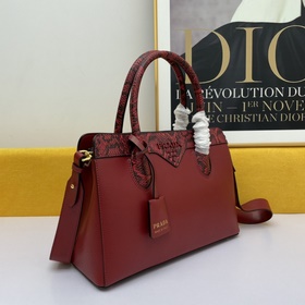 PRADA Сумка Модель： 5008  Изготовлена из импортной телячьей кожи