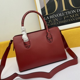 PRADA Сумка Модель： 5008  Изготовлена из импортной телячьей кожи