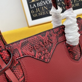 PRADA Сумка Модель： 5008  Изготовлена из импортной телячьей кожи
