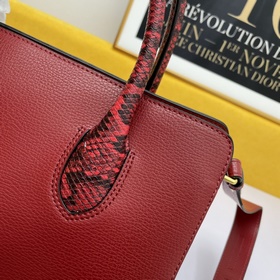 PRADA Сумка Модель： 5008  Изготовлена из импортной телячьей кожи