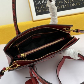 PRADA Сумка Модель： 5008  Изготовлена из импортной телячьей кожи