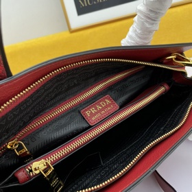 PRADA Сумка Модель： 5008  Изготовлена из импортной телячьей кожи