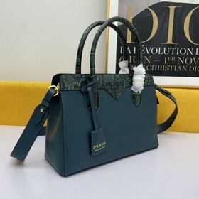 PRADA Сумка Модель： 5008  Изготовлена из импортной телячьей кожи