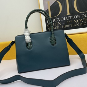 PRADA Сумка Модель： 5008  Изготовлена из импортной телячьей кожи