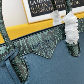 PRADA Сумка Модель： 5008  Изготовлена из импортной телячьей кожи
